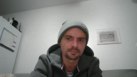 Snapshot of luffyman20 chatting on January 12, 10:43 pm luffyman20 online show from January 12, 10:43 pm