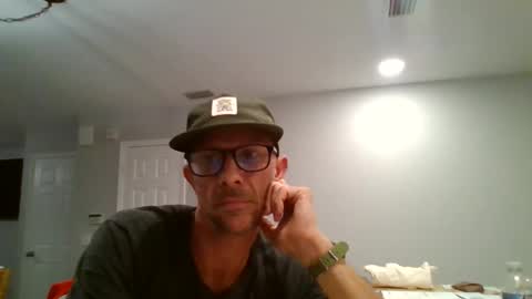 Snapshot of luiggii0904 chatting on April 11, 1:43 am luiggii0904 online show from April 11, 1:43 am