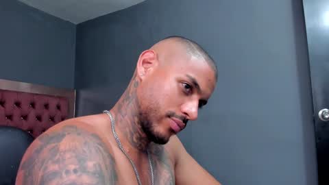 Snapshot of luigi1_ chatting on December 5, 11:16 am Luigi Vitale online show from December 5, 11:16 am