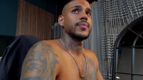 Snapshot of luigi1_ chatting on December 9, 4:12 am Luigi Vitale online show from December 9, 4:12 am