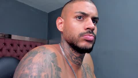 Snapshot of luigi1_ chatting on December 21, 10:30 pm Luigi Vitale online show from December 21, 10:30 pm