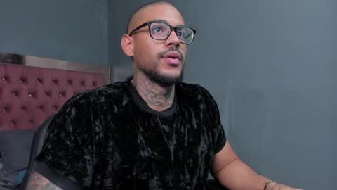 Snapshot of luigi1_ chatting on January 12, 2:03 am Luigi Vitale online show from January 12, 2:03 am