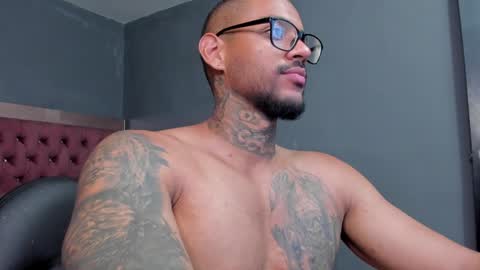 Snapshot of luigi1_ chatting on January 15, 2:17 am Luigi Vitale online show from January 15, 2:17 am