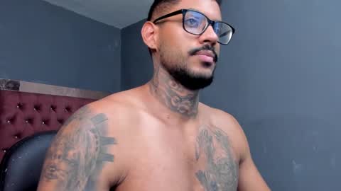 Snapshot of luigi1_ chatting on March 9, 1:37 pm Luigi Vitale online show from March 9, 1:37 pm