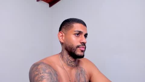 Snapshot of luigi1_ chatting on September 25, 5:00 am Luigi Vitale online show from September 25, 5:00 am