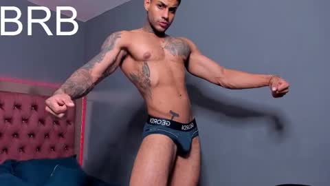 Snapshot of luigi1_ chatting on October 13, 12:21 am Luigi Vitale online show from October 13, 12:21 am