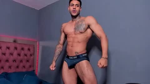 Snapshot of luigi1_ chatting on October 16, 12:11 am Luigi Vitale online show from October 16, 12:11 am