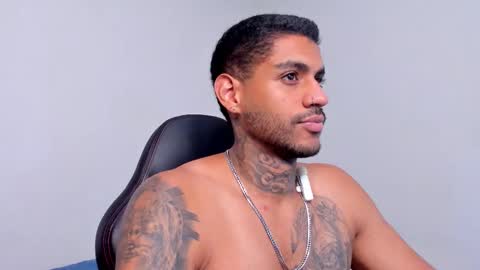 Snapshot of luigi1_ chatting on October 20, 7:20 am Luigi Vitale online show from October 20, 7:20 am