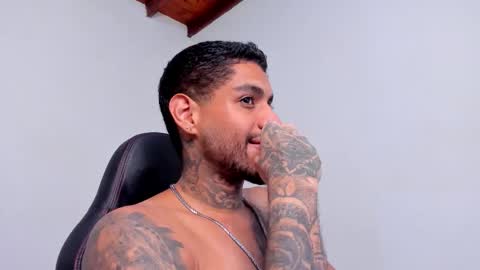 Snapshot of luigi1_ chatting on October 28, 5:11 am Luigi Vitale online show from October 28, 5:11 am