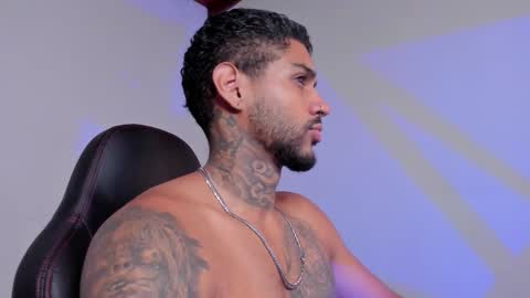 Snapshot of luigi1_ chatting on November 25, 7:41 am Luigi Vitale online show from November 25, 7:41 am