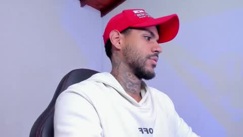 Snapshot of luigi1_ chatting on November 27, 8:16 am Luigi Vitale online show from November 27, 8:16 am