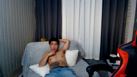 Snapshot of luigi_moreno chatting on March 5, 6:34 pm luigi_moreno online show from March 5, 6:34 pm