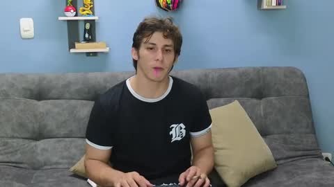 Snapshot of luigisb chatting on December 2, 9:06 pm Luigi online show from December 2, 9:06 pm
