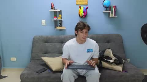 Snapshot of luigisb chatting on December 9, 8:54 pm Luigi online show from December 9, 8:54 pm