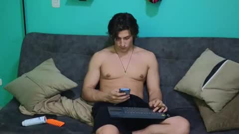 Snapshot of luigisb chatting on February 25, 11:22 pm Luigi online show from February 25, 11:22 pm