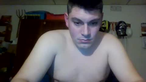 Snapshot of luis2423 chatting on February 5, 9:29 pm A slave to the mistress.. un esclavo para las amas dominantes. online show from February 5, 9:29 pm
