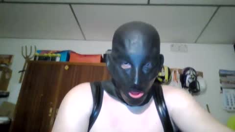 Snapshot of luis2423 chatting on March 10, 7:50 pm A slave to the mistress.. un esclavo para las amas dominantes. online show from March 10, 7:50 pm