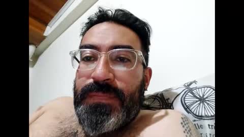 Snapshot of luis2988z chatting on December 11, 3:13 am Hairyman online show from December 11, 3:13 am