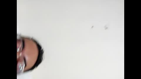 Snapshot of luis2988z chatting on January 6, 12:05 am Hairyman online show from January 6, 12:05 am