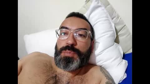 Snapshot of luis2988z chatting on January 25, 8:21 am Hairyman online show from January 25, 8:21 am