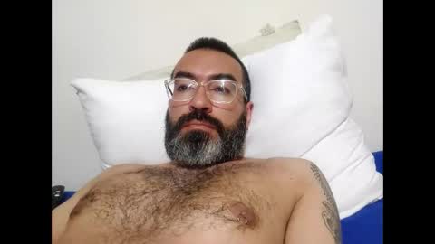 Snapshot of luis2988z chatting on January 27, 4:09 am Hairyman online show from January 27, 4:09 am