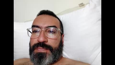 Snapshot of luis2988z chatting on January 28, 5:11 am Hairyman online show from January 28, 5:11 am