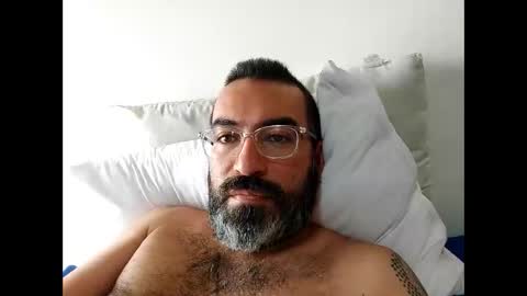 Snapshot of luis2988z chatting on February 2, 4:00 pm Hairyman online show from February 2, 4:00 pm