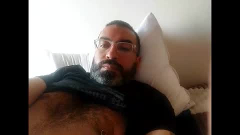 Snapshot of luis2988z chatting on February 9, 7:19 pm Hairyman online show from February 9, 7:19 pm