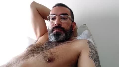 Snapshot of luis2988z chatting on February 17, 1:21 pm Hairyman online show from February 17, 1:21 pm