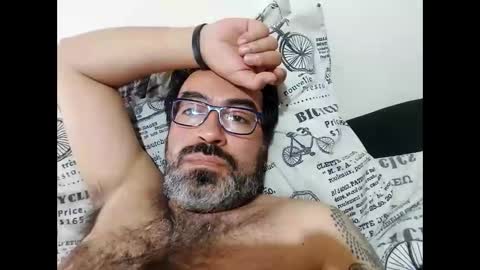 Snapshot of luis2988z chatting on September 21, 10:11 pm Hairyman online show from September 21, 10:11 pm