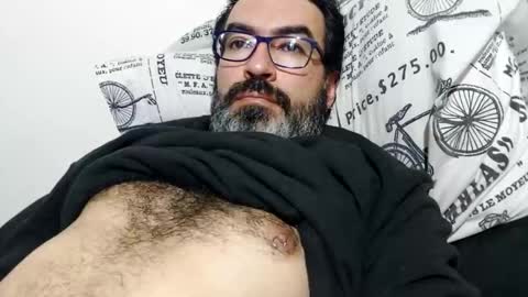 Snapshot of luis2988z chatting on October 16, 4:24 am Hairyman online show from October 16, 4:24 am