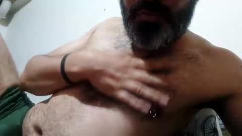 Snapshot of luis2988z chatting on October 29, 4:26 am Hairyman online show from October 29, 4:26 am