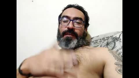 Snapshot of luis2988z chatting on November 7, 1:16 am Hairyman online show from November 7, 1:16 am