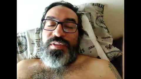Snapshot of luis2988z chatting on November 9, 3:32 pm Hairyman online show from November 9, 3:32 pm