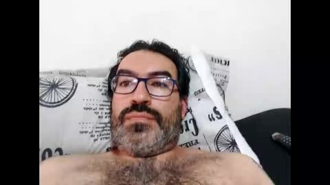 Snapshot of luis2988z chatting on November 16, 4:01 pm Hairyman online show from November 16, 4:01 pm