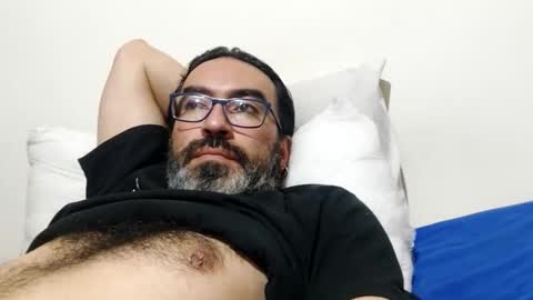 Snapshot of luis2988z chatting on April 30, 1:34 am Hairyman online show from April 30, 1:34 am