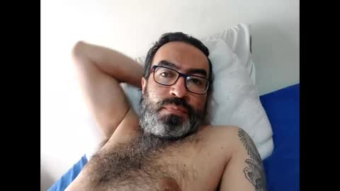 Snapshot of luis2988z chatting on May 2, 1:27 pm Hairyman online show from May 2, 1:27 pm