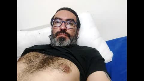Snapshot of luis2988z chatting on May 6, 2:29 am Hairyman online show from May 6, 2:29 am