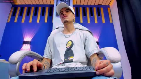 Luis AS online show from November 18, 12:42 pm