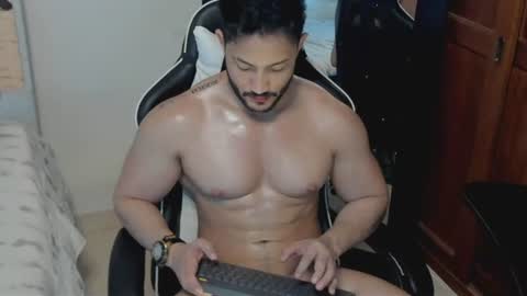 Snapshot of luis_baptista chatting on June 21, 8:11 pm luis_baptista online show from June 21, 8:11 pm