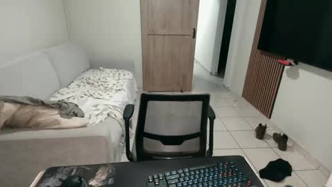 luis_flr online show from December 19, 1:56 am