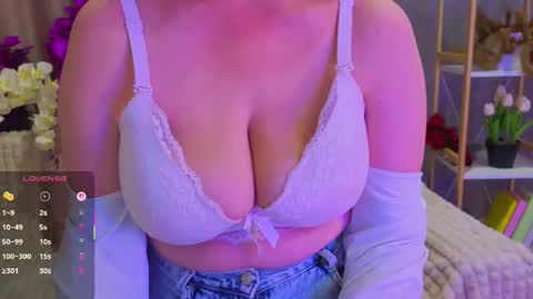 Snapshot of luisa_rosee chatting on July 7, 9:19 pm Luisa Rosee online show from July 7, 9:19 pm
