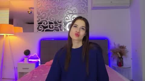 LuisaClover online show from February 15, 1:20 pm