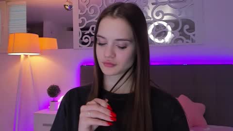 LuisaClover online show from March 20, 3:39 pm