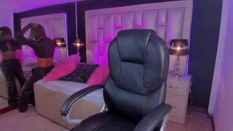 Luisa  online show from April 22, 3:13 pm