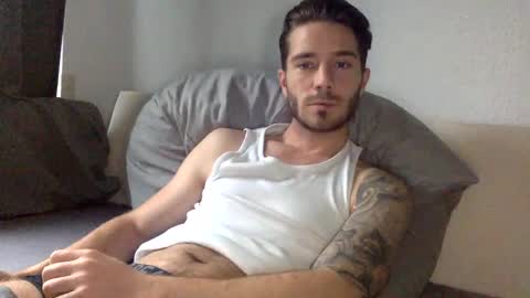 Snapshot of luisbadx chatting on January 1, 1:48 pm Luis Badx online show from January 1, 1:48 pm