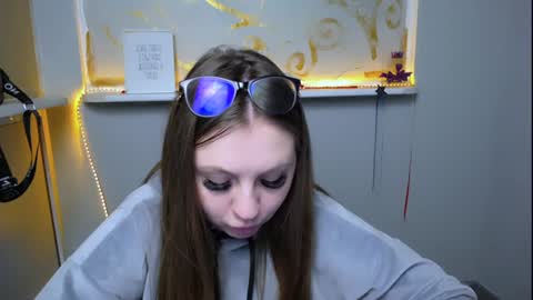 Snapshot of luizaheems_ chatting on December 21, 11:11 am Luiza online show from December 21, 11:11 am