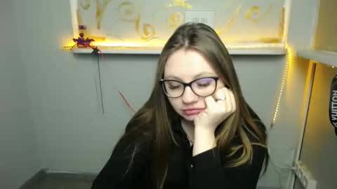 Snapshot of luizaheems_ chatting on February 14, 10:59 am Luiza online show from February 14, 10:59 am