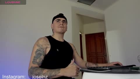 Snapshot of luka_castlehot chatting on December 15, 4:18 am Luka Castle online show from December 15, 4:18 am