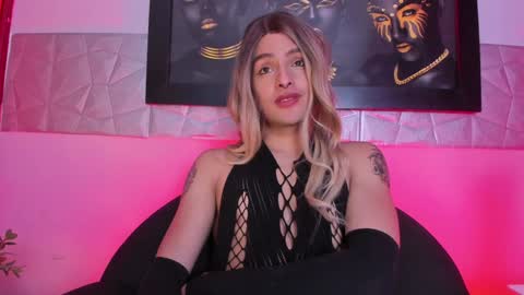 Snapshot of lukacastillo chatting on December 10, 10:38 am Luka Castillo online show from December 10, 10:38 am